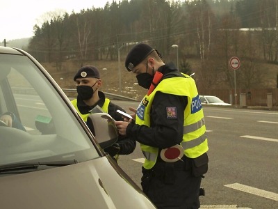 Policisté v kraji dál kontrolují dodržování opatření proti koronaviru