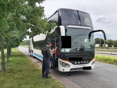 Policisté se o víkendu zaměřili na autobusy a nákladní vozidla