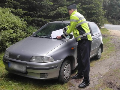 Policisté kontrolovali houbaře i motoristy v lesích v Jizerských horách