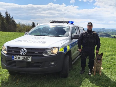 Autor foto:Archiv Policie ČR Služební pes Max vypátral v lese u Harrachova dva zloděje
