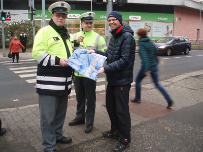 Policisté v celém kraji, včetně Jablonce, rozdávali reflexní prvky