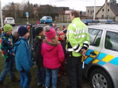 Policisté poučili děti v Pěnčíně o chování na silnicích