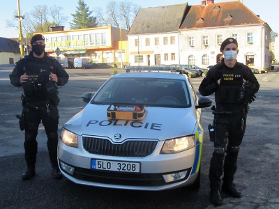 Policisté z Lomnice a Mimoně pomohli díky AED zachránit životy