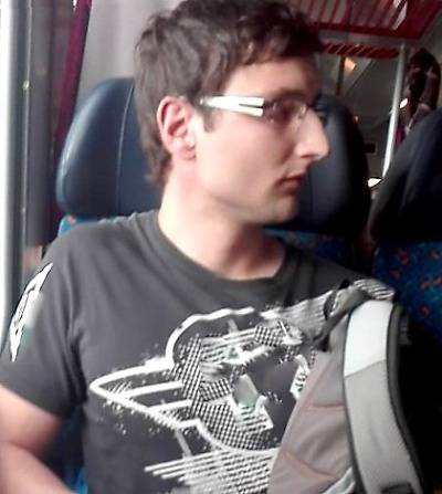 Policie hledá muže, který ve vlaku ze Staré Paky do Liberce masturboval