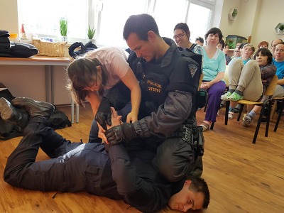 Autor foto:Archiv Policie ČR Policisté navštívili Domov a Centrum denních služeb v Jablonci