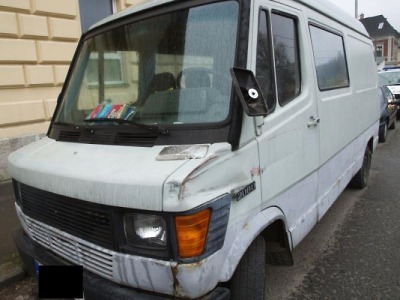 Policisté hledají svědky nehody v Nádražní ulici v Jablonci