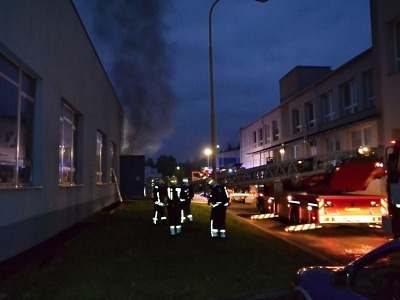 Požár U Přehrady v Jablonci zaměstnal osm jednotek hasičů