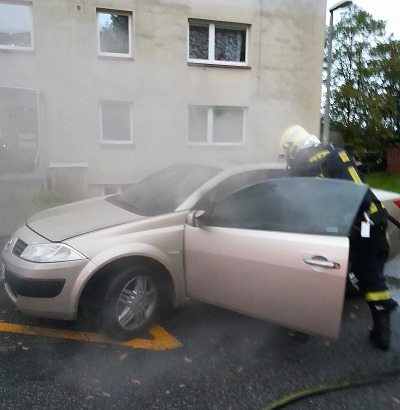 Ve Mšeně hasiči likvidovali požár auta