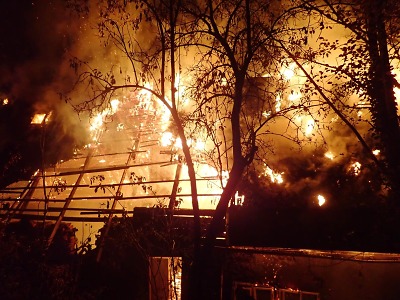 K požáru chalupy v Tanvaldu vyjelo šest jednotek hasičů