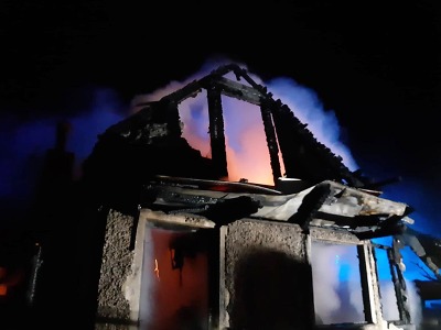 Při požáru chaty v Liberci uhořel jeden člověk, další je zraněný