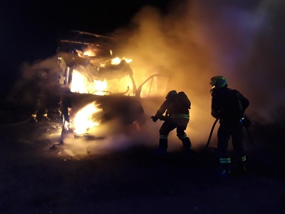 V noci na 20. listopadu hořela dodávka ve Vratislavicích