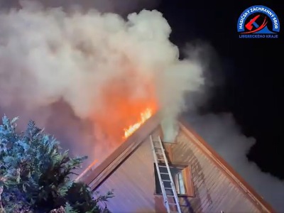Hořel rodinný dům v Jenišovicích