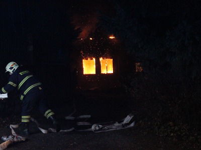 Obrazem: Na Smržovce hořel neobydlený dům