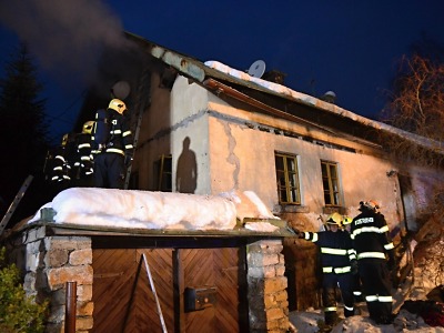Ve Velkých Hamrech hořel rodinný dům, škoda je 300 tisíc
