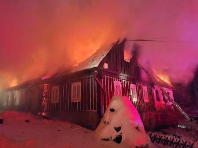 Hořela chalupa v Jabloneckých Pasekách
