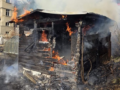 V Jablonci nad Nisou shořela kůlna