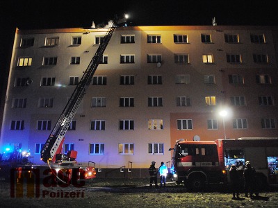 Před vyvrcholením Silvestra hořela střecha paneláku v Semilech