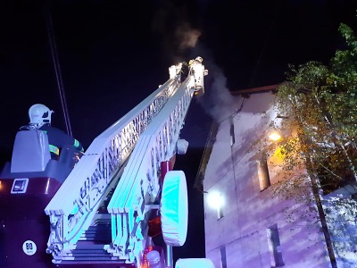 Hořela střecha domu v jabloneckém Zeleném údolí