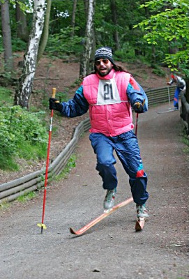 Okolo přehrady budou v sobotu běhat běžkaři v zimním oblečení