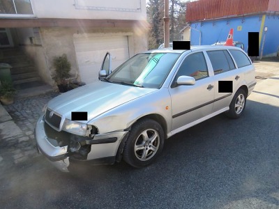 Při předjíždění se v Kokoníně střetla dvě vozidla