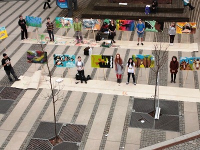 Studenti jablonecké průmyslovky se účastnili výtvarného happeningu