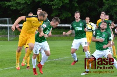 Vedoucí tandem fotbalového přeboru prohrál