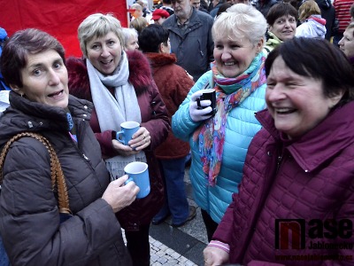 Jablonečané přispěli letos koupí hrnečků na charitu přes 37 tisíc