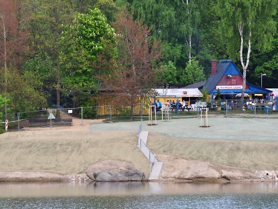 Schody pod Slunečními lázněmi usnadní vstup do vody