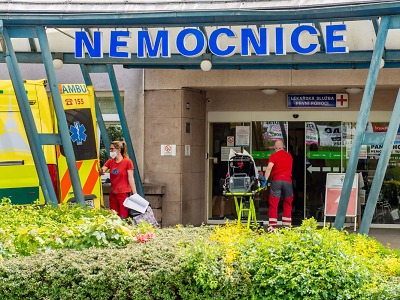 Nemocnice v kraji kvůli covidu odkládají plánované operace