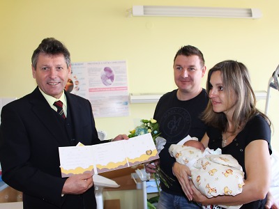 Autor foto:Archiv magistrátu města Jablonec nad Nisou Zlatý dukát od jabloneckého primátora dostal malý Teodor