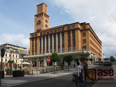 Jablonecké radnici se částečně navrací její původní krása