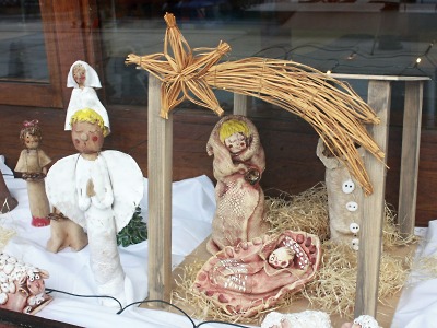 Na jablonecké radnici mají nové vánoční ozdoby a betlémy