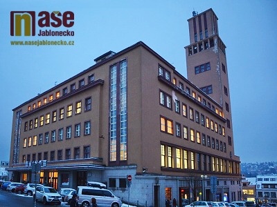Autor foto:Václav Novotný. Ilustrační fotografie Opraví vitrážová okna k 90. výročí jablonecké radnice