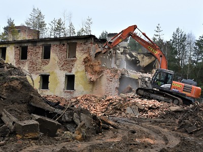 Bourání chátrajících budov v Ralsku pokračuje, k zemi jich šlo už 54