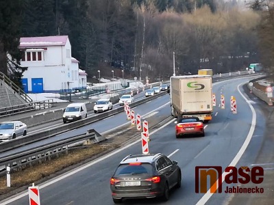 VIDEO: Na křižovatce Rádelský mlýn se už jezdí v novém pruhu