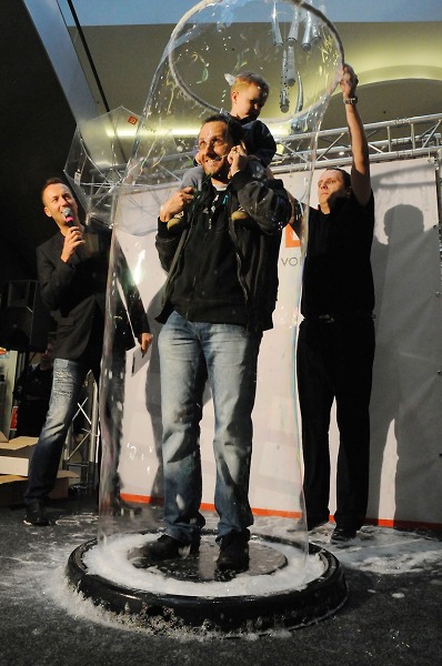 Světový rekord v počtu telefonujících v bublině v Liberci překonali