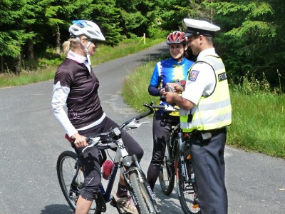 Akce Řídím, piju nealko pivo se v Bedřichově poprvé zaměřila na cyklisty