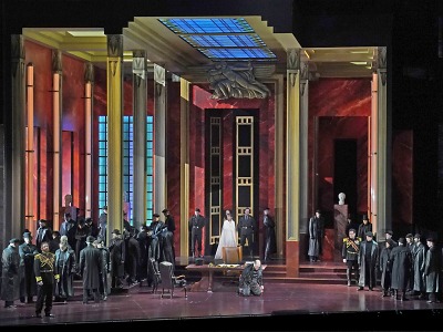 Vize zkorumpované moci ve Verdiho opeře Rigoletto je platná dodnes