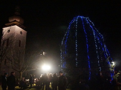 Obrazem: Rozsvícení vánočního stromu v Bozkově