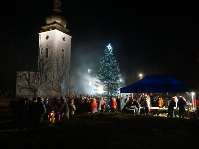 Obrazem: Rozsvícení vánočního stromu v Bozkově 2016