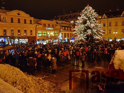 Náměstí na Jablonecku o víkendu rozzáří vánoční stromky