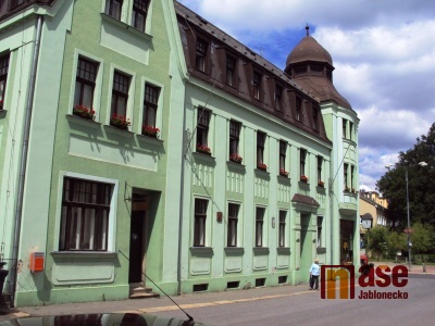 V Rychnově postavili pouze jedno křídlo radnice