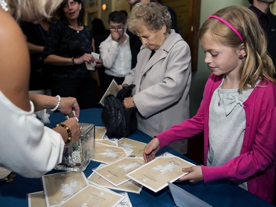 Lidé se spojili s anděly a pomáhají