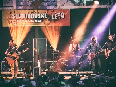 Sedmihorské léto 2017 opět pobaví divadelně i hudebně