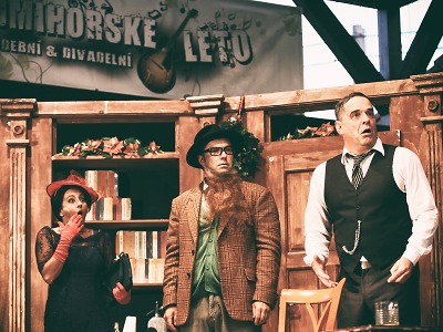 Představení Rodina je základ státu nenechalo oko suché. Smíchem