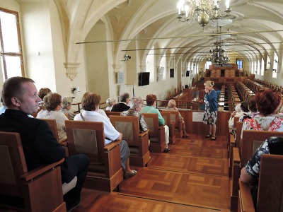 Jablonečtí senioři navštívili český senát