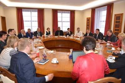Krajští radní diskutovali s jabloneckými kolegy nejen o spolupráci