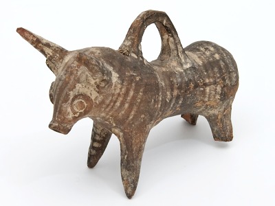 Pozdrav z antiky: toaletní nádobka podoby býka v Severočeském muzeu