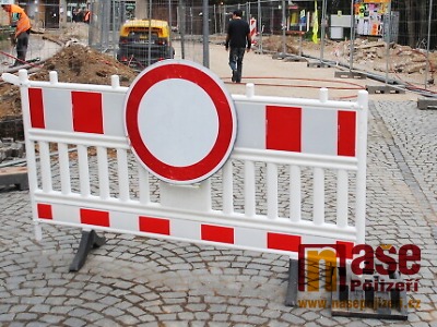 Rekonstrukce pokračují: křižovatka v Jablonci i silnice na Podbozkov