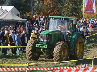 Fanoušci traktorů si do Bozkova našli cestu i přes přeložení